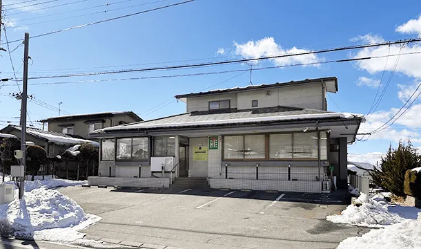 医院正面駐車場有